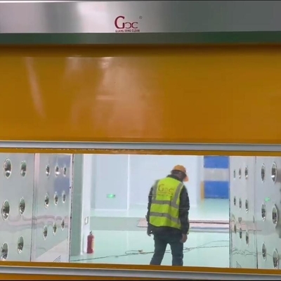 光電センサーが付いているポリ塩化ビニール シャッター ドアが付いているGCCの貨物クリーン ルームの空気シャワー
